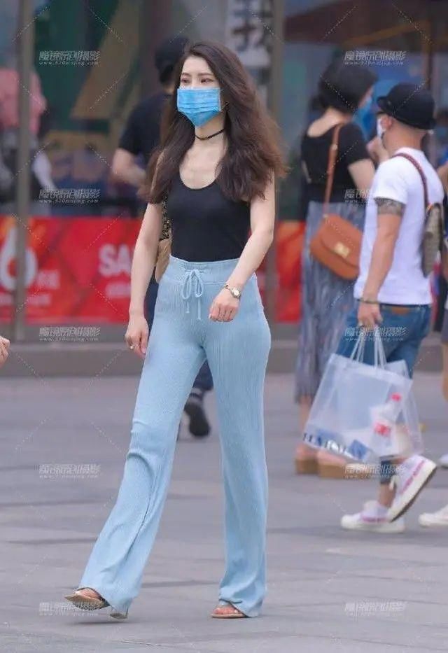 裤子|小姐姐一件吊带背心,走在街上你最酷