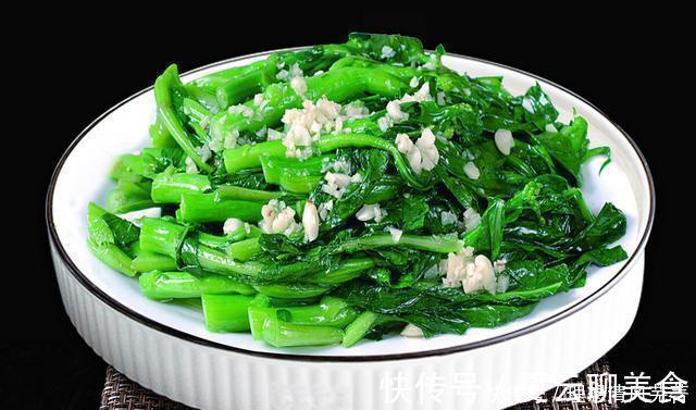 炒青菜时,出水多不爽脆牢记3个窍门,炒出来的青菜脆嫩不出水