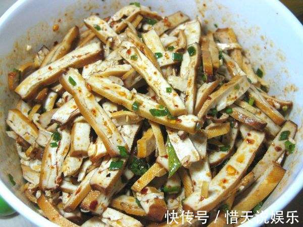 凉拌豆腐干|三伏天多吃凉拌豆腐干,营养丰富,常吃清热解毒,可以试试!