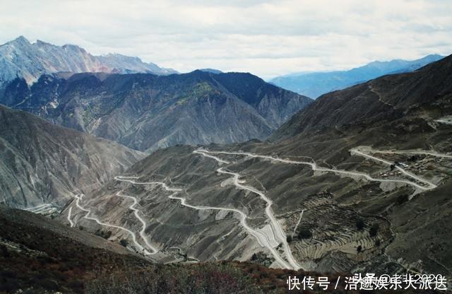 扔了1次钢镚和1次筹码，我挣脱了与两个穷游女孩的缘分