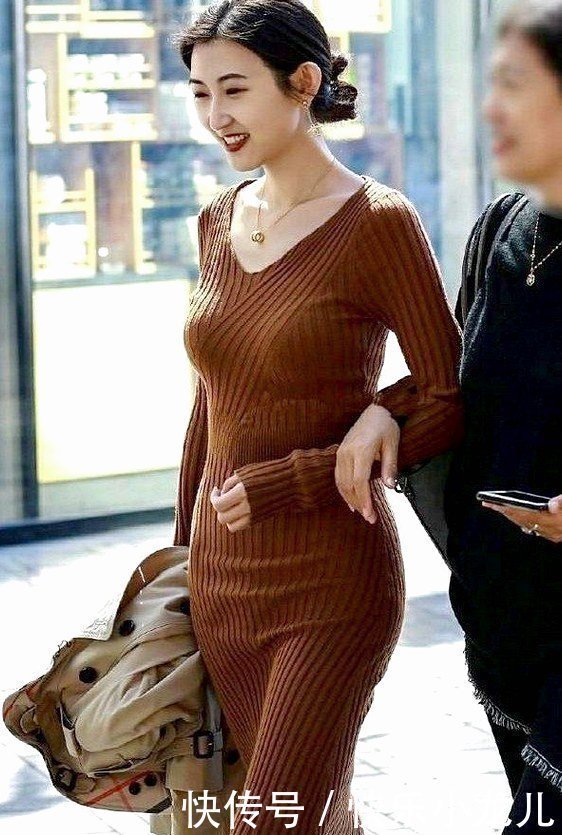 百变小姐姐的时尚魅力,气场也有一米八