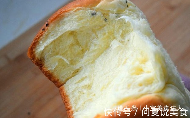 不用烤箱不用高筋粉,一样做出松软拉丝面包,我家隔三差五都要做