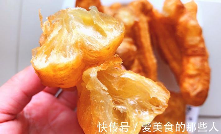 炸油条加酵母,难怪不好吃!教你正确做法,油条不僵硬,蓬松酥脆