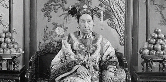 修复|慈禧年轻时有多美?把容貌修复到25岁,网友:她俩是同一个人?