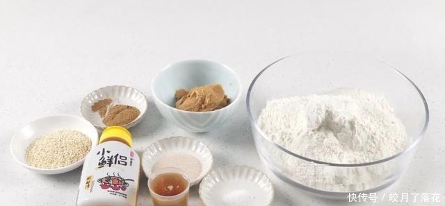 这个烧饼我都不敢经常做,不用发面、不用醒面,锅里烙一烙,连吃三个不过瘾!