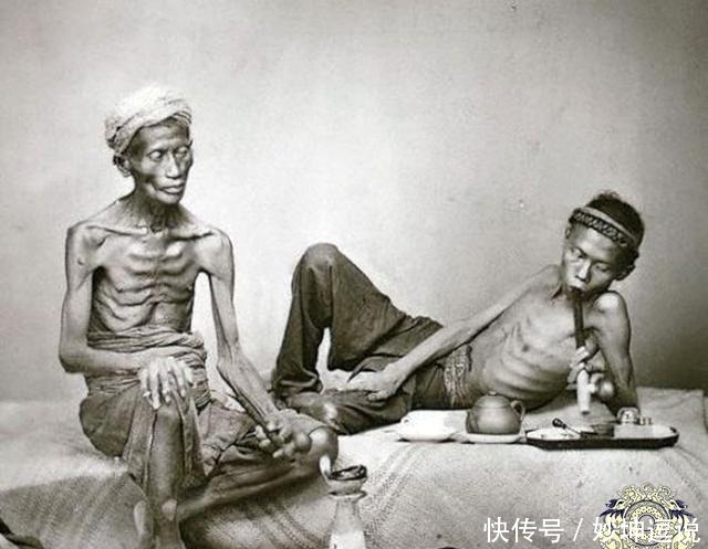 鸦片|老照片中的清末社会:富家子弟提笼架鸟抽鸦片,尽显亡国气象