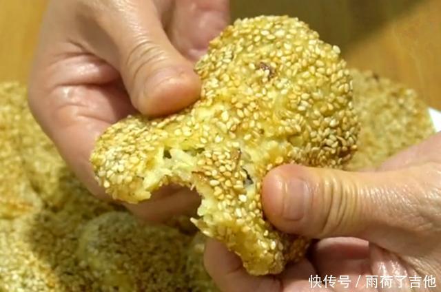 苹果别直接吃了，加上鸡蛋做成早餐饼，营养好消化，女儿最爱吃