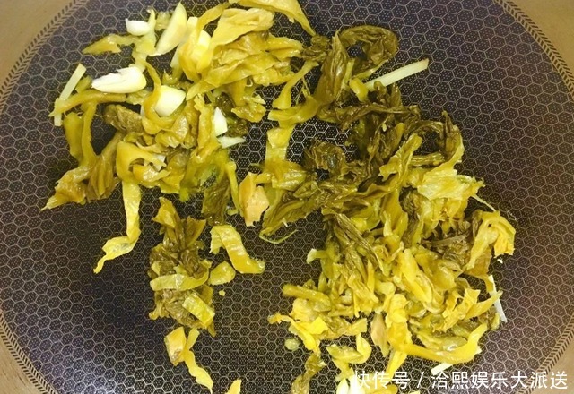 鱼肉|酸菜怎么做大叔教你酸菜烧昂刺鱼,鱼肉鲜嫩,酸爽下饭,超好吃