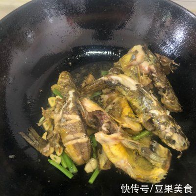 这道黄丫角焖鸡蛋连续吃了3碗，全家人都一致好评