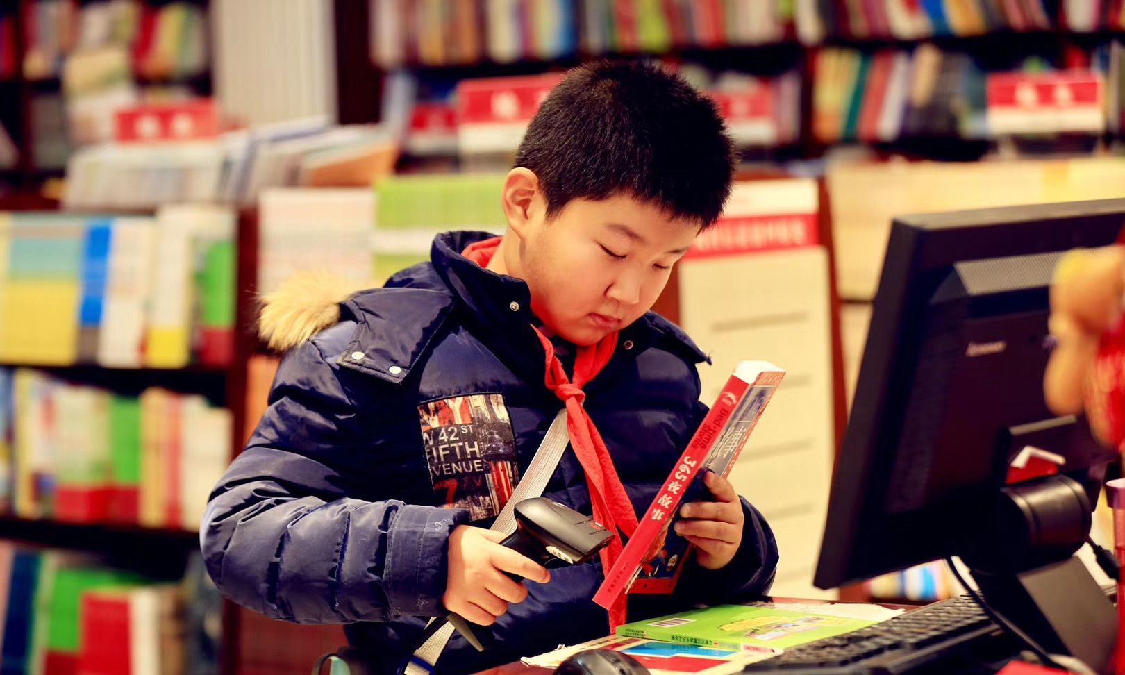 小孩儿|离异家庭孩子很敏感!这3个戳心的问题,亲戚千万别拿去刺激孩子