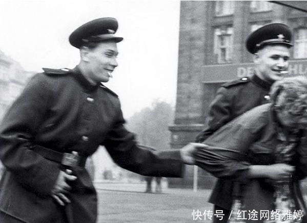 德国|苏军在攻陷柏林后丧失军纪纵兵施暴,当时英美军队是否独善其身?