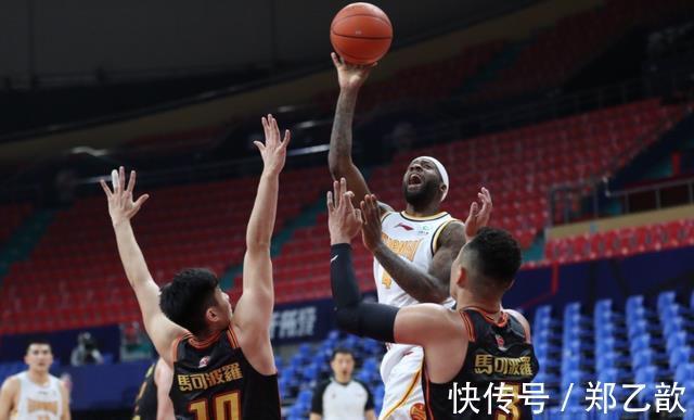 深圳队|萨林杰34+12,深圳成功复仇CBA大黑马!终结四连败,费尔德31+11