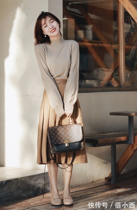 阔腿裤|小个子女生入秋搭配秘诀:颜色+版型,来学这位博主的私服造型