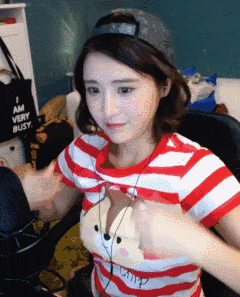 |搞笑GIF段子:她:不会是洋娃娃吧?