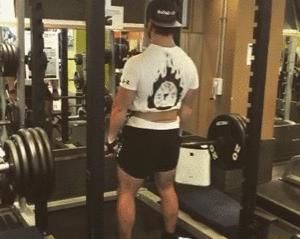 好身材|181cm日本肌肉壮男走红,每天深蹲练出大粗腿,网友不淡定了