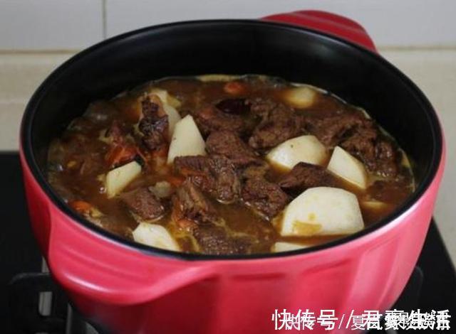 配菜|炖牛肉时，加一勺“它”连高压锅也免了，牛肉软烂不塞牙