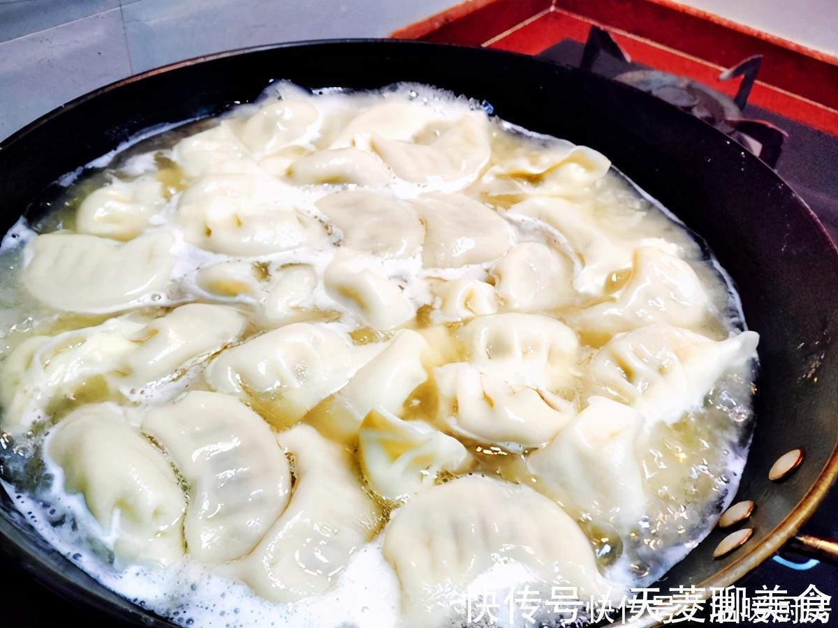 猪肉馅儿|芹菜猪肉馅儿这样调，放一夜都不出水，包饺子烙馅饼，老香了