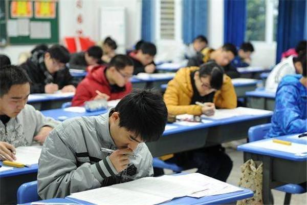 私立学校和公立学校，培养出的学生差别大？家长：还好当初没选错