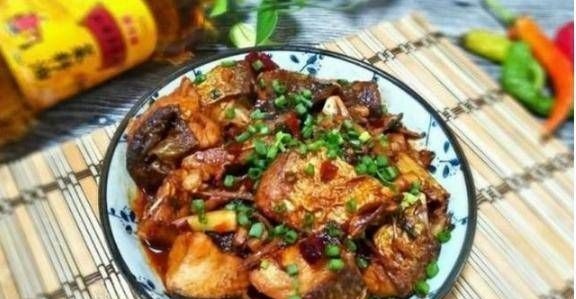 万能炖鱼法，不管是什么鱼，照这个方法炖，保证味美鲜香无腥味