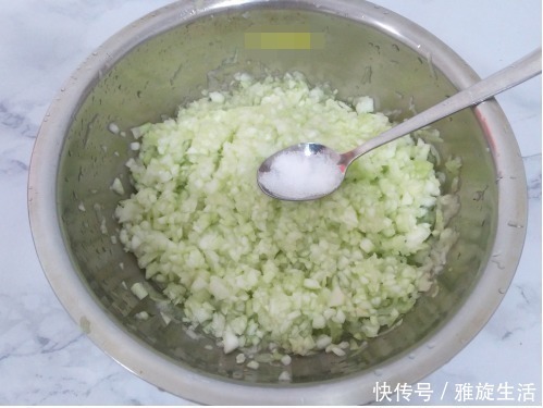 面团|这个包子没有肉却特别鲜,只用俩食材,一个负责香,一个负责鲜!
