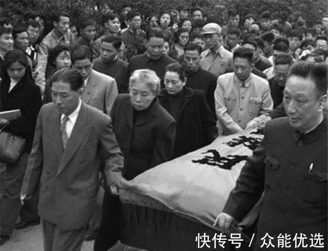 身高$鲁迅:文学上的巨人,身高却是矮人?一张照片还原他的真实身高