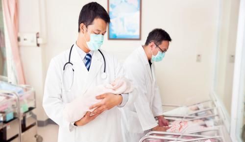 相声|生娃遇到东北医生是啥体验?孕妈有话说,顾着听相声,忘了来干啥