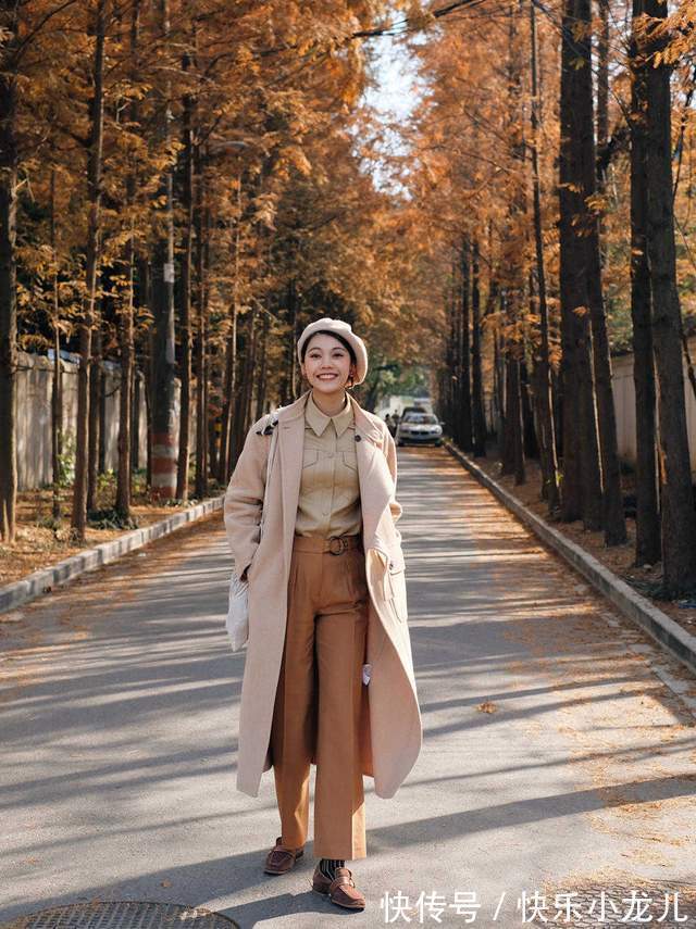搭配 秋天太适合穿大地色了,大衣搭配直筒裤气质又高级,太喜欢了