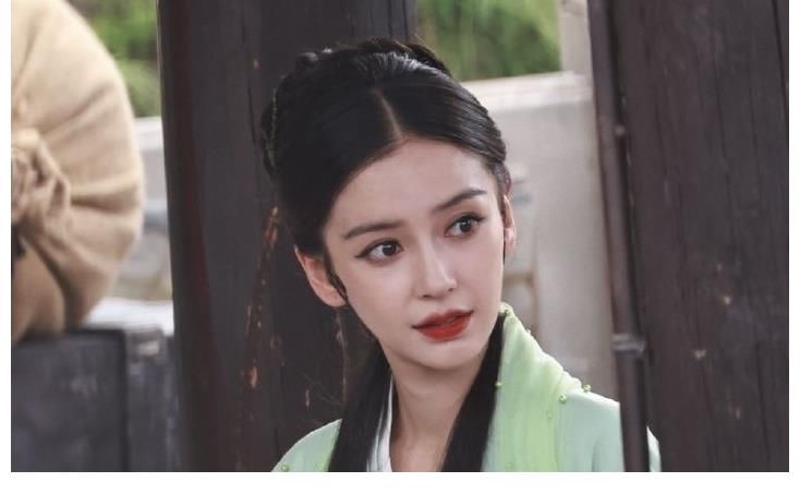 楊紫|《萌探》有新鮮路透，楊紫那英爭相當白蛇，沒成想正版到來美翻了