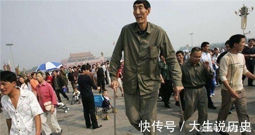一家人|比姚明还高的鲍喜顺,不顾医嘱花甲得子,如今一家人怎么样了!