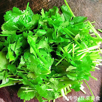 香菇焖鸡|自制香菇焖鸡，再也不用买了