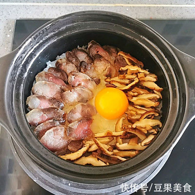 腊肠煲仔饭|简单快手下饭菜，一不小心就吃撑