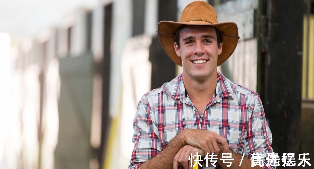 |解说搞笑吃鸡301：神仙队友为了抢KD值，竟无情羞辱我的智商！真嚣张