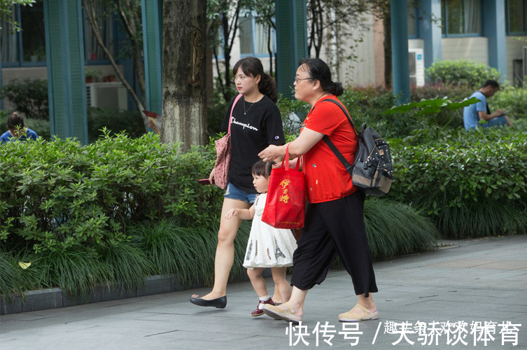 女婿|“再闲也不去帮女儿带娃”,一位姥姥的忠告很现实,无关重男轻女