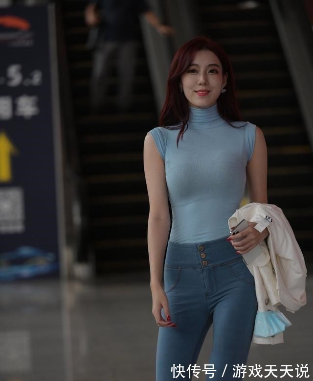 穿搭 瑜伽裤体现美女的修长体态,显得精致干练,大方时尚!