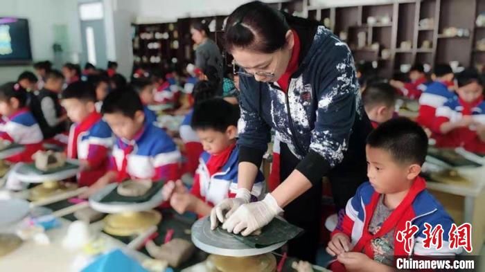 柳编|特色非遗在吉林校园生根：学生在课堂触摸艺术之美