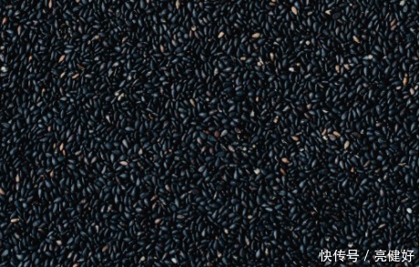 梳子|头发变白该吃什么好?给你几个预防白发的小妙招!