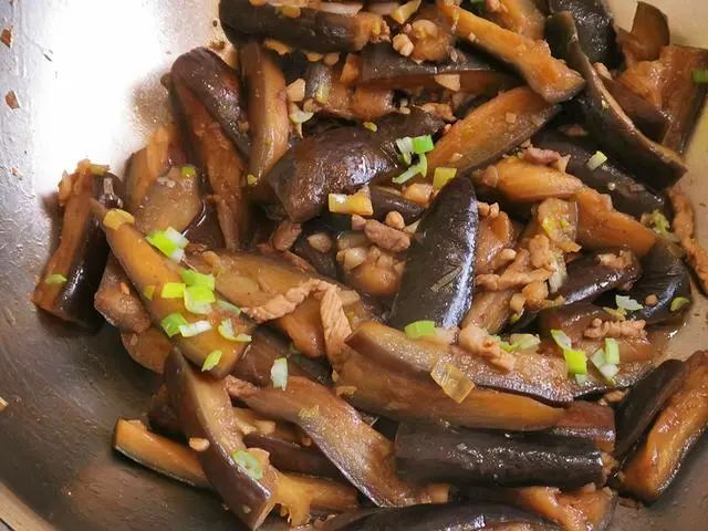 水淀粉|茄子这样做香浓入味，汤汁用来拌饭真解馋