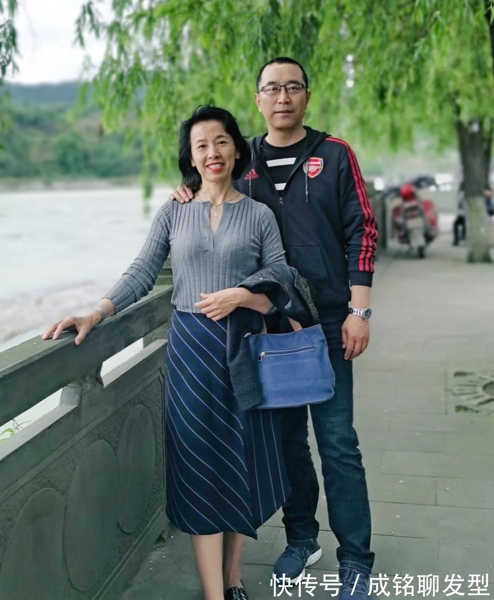 博主|女人的魅力与长相无关!五十岁博主凭借减龄穿搭,穿出精致与优雅