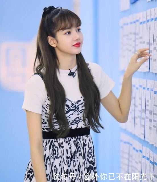 全身|不是所有女星都全身涂粉底液,看清Lisa脸部和腿部,差距明显