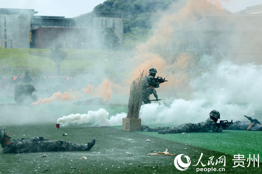 沙场|贵州民族大学军训成果汇报：沙场点兵砺青春！