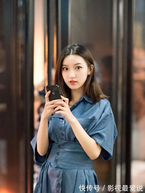 睡衣 美女的胆子比较大,裙子选睡衣款式,慵懒气息很吸引人