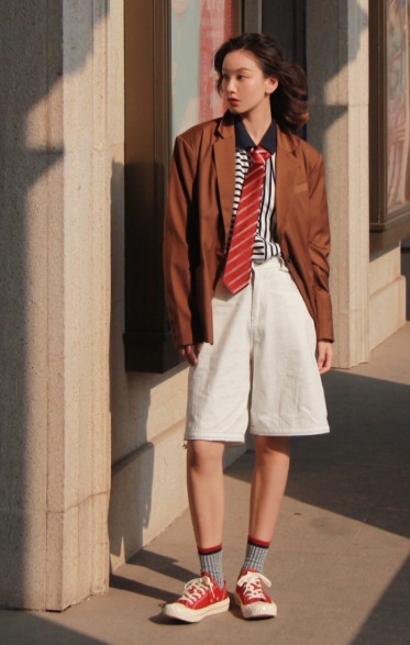 紧身衣|今年流行穿“大一号”,遮肉显瘦又显气质,微胖女生也能轻松驾驭