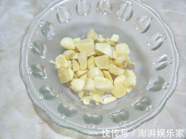 大厨|炒茄子时，切记不要先倒油，大厨教你饭店做法，茄子不喝油不发黑
