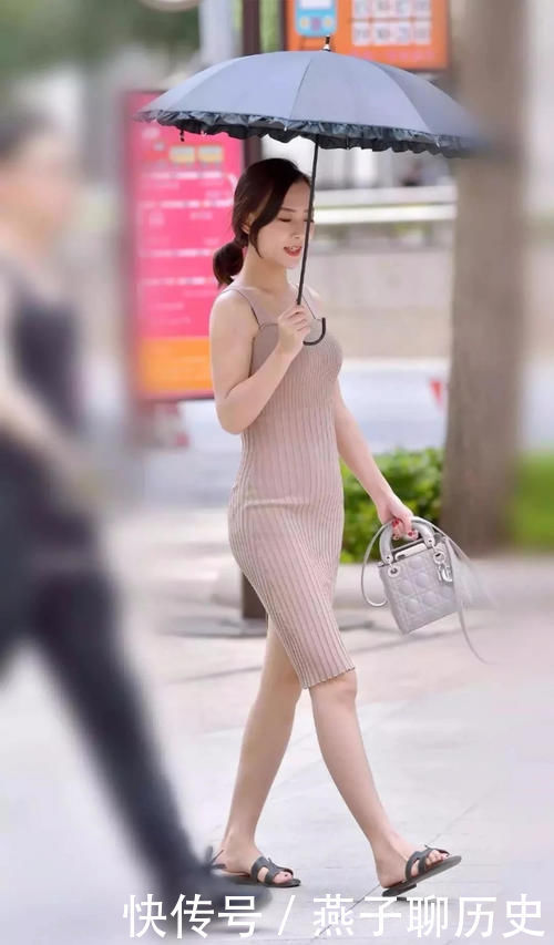 街拍|针织裙确实很“仙”，但就是太热了，你们喜欢穿嘛？ #时尚街拍#