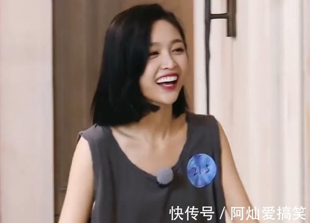 节目组|吴宣仪穿着过于清凉,沙溢不敢挨着坐,玩游戏过于天真