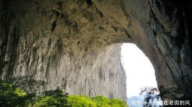 部落|深山旅游遇到穴居部落，生活场景让外人无法想象！