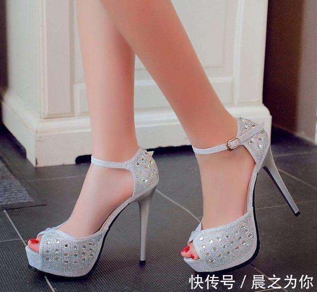优雅 -细跟鞋让你摇身一变成为高挑美人,是每一个美丽女人的必备单品!