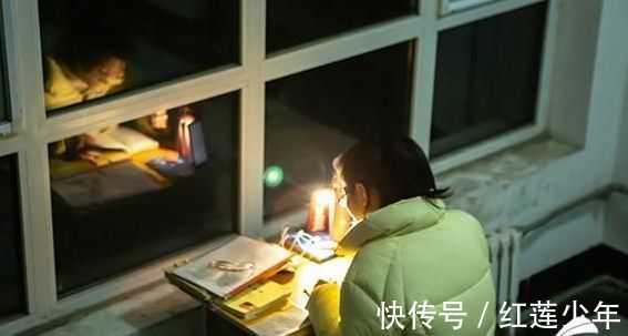 人社部|考研人“挑灯夜读”，网友：祝她一定要上岸！