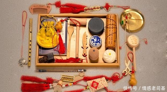 苦笑|高圆圆女儿满1岁,抓周道具成亮点,公公苦笑抓了我们最担心的