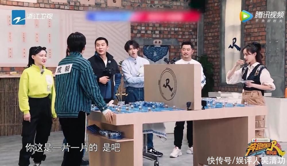 蔡徐坤、baby、金靖都嘲笑成毅“笨”,但成毅粉丝只炮轰金靖